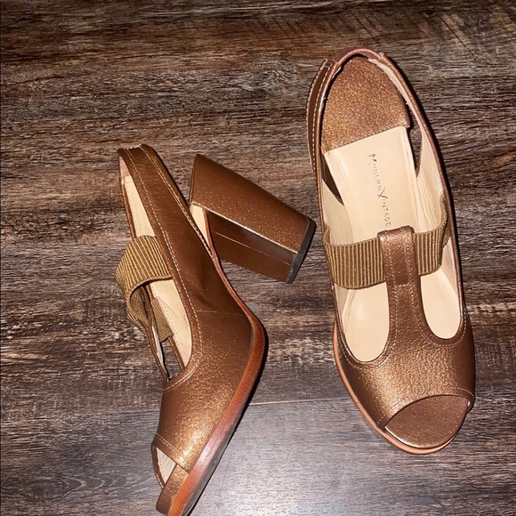 NWT Modern Vintage Brown T-Strap Heels for Stylish Outings - Picture 3 of 4